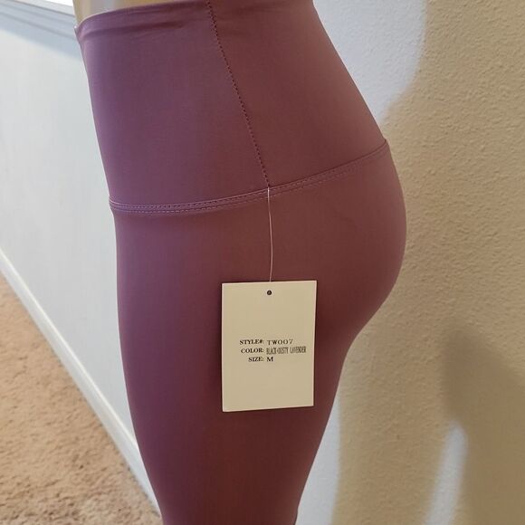 BRAND NEW DYSTY LAVENDER SHORT  LEGGING - Picture 8 of 16